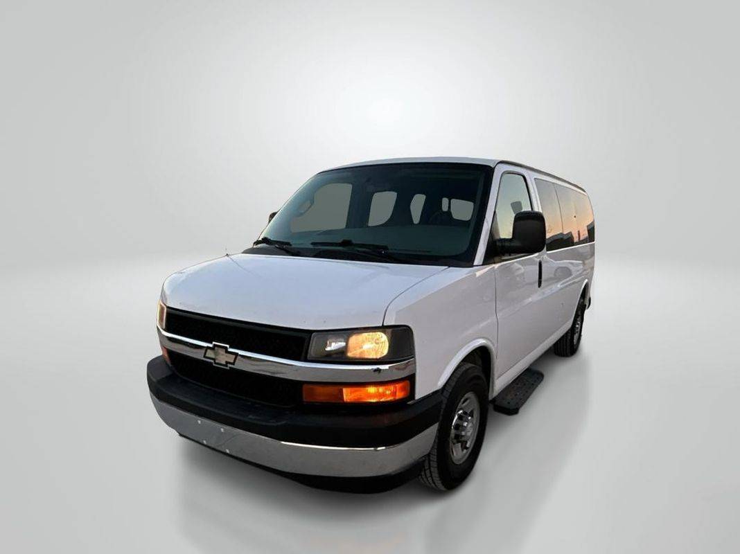 2017 Chevrolet Express Passenger LT — Passenger Van — 54,732 mi — Taylor, TX