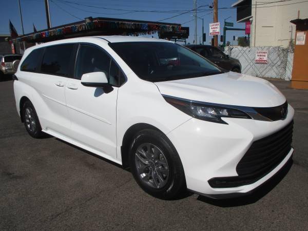 2023 Toyota Sienna LE — Minivan — 40,624 mi — Phoenix, AZ
