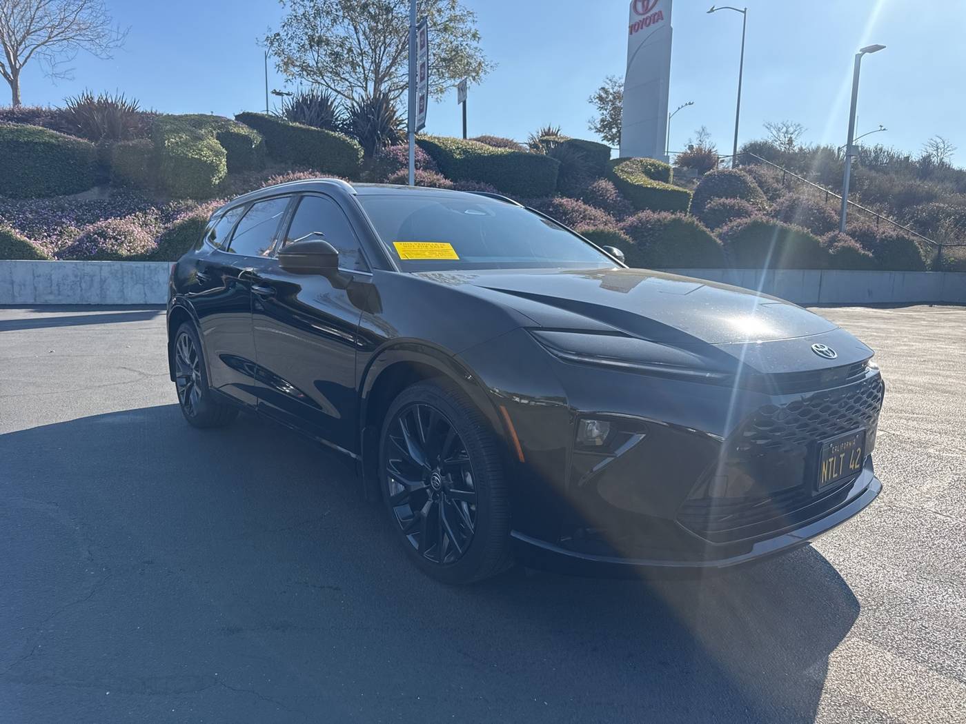 2025 Toyota Crown Signia Limited — SUV — 13,520 mi — Milpitas, CA