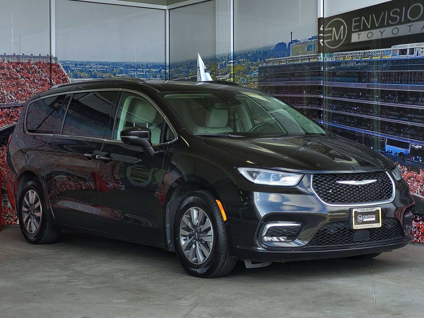 2021 Chrysler Pacifica Hybrid Touring L — Minivan — 75,398 mi — Milpitas, CA