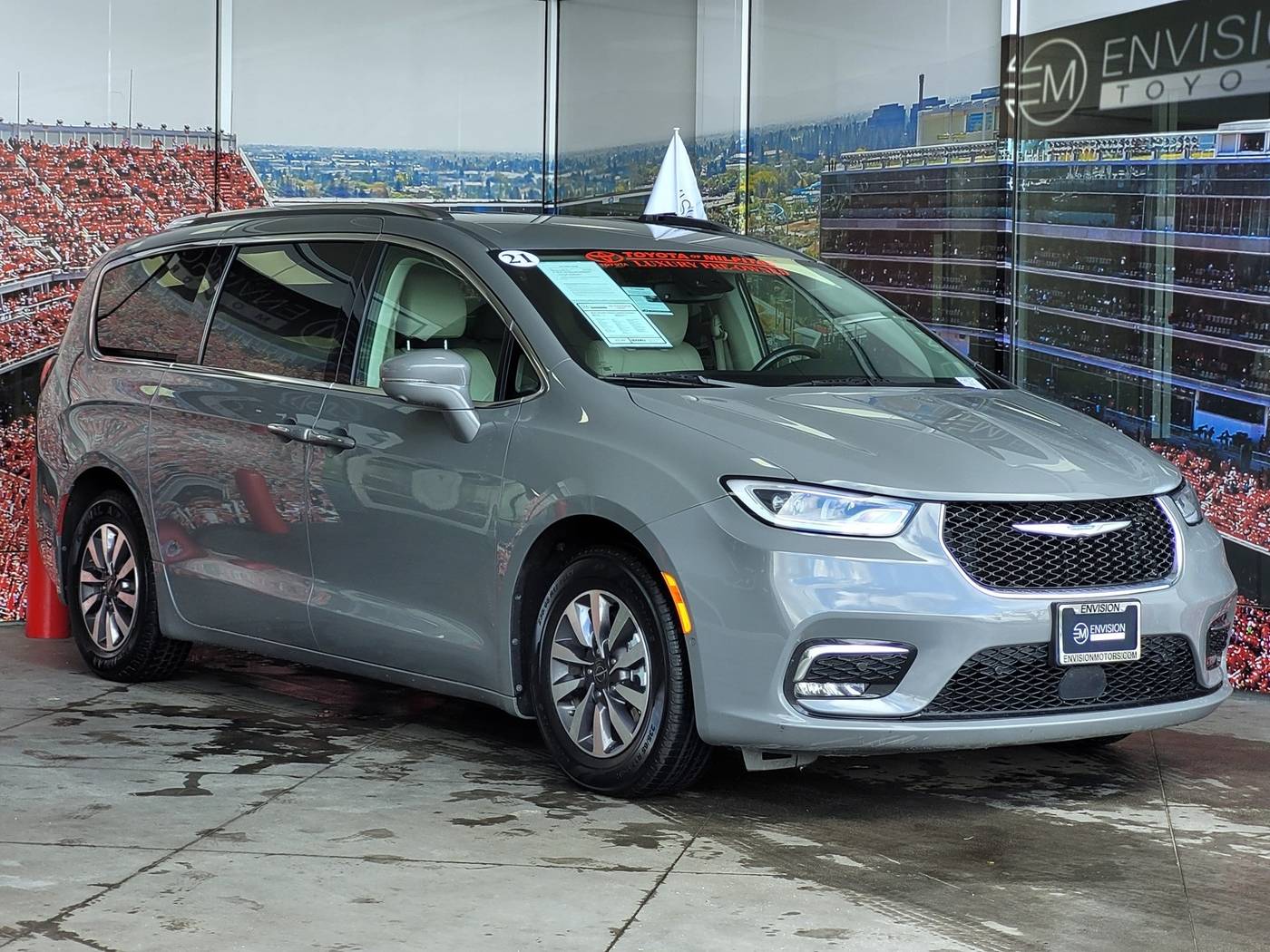 2021 Chrysler Pacifica Hybrid Touring L — Minivan — 66,372 mi — Milpitas, CA