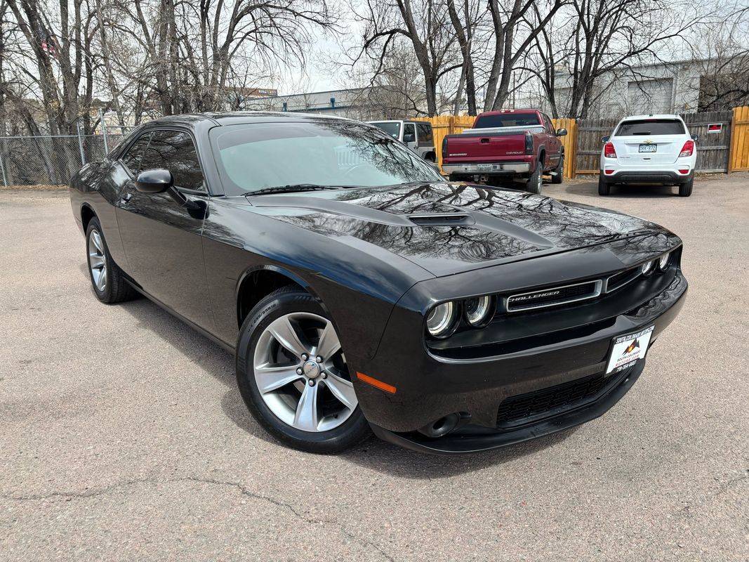 2017 Dodge Challenger SXT — Coupe — 76,447 mi — Colorado Springs, CO