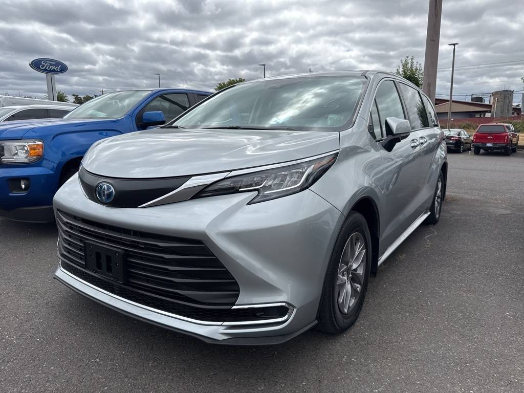2022 Toyota Sienna XLE — Minivan — 39,821 mi — Hillsboro, OR