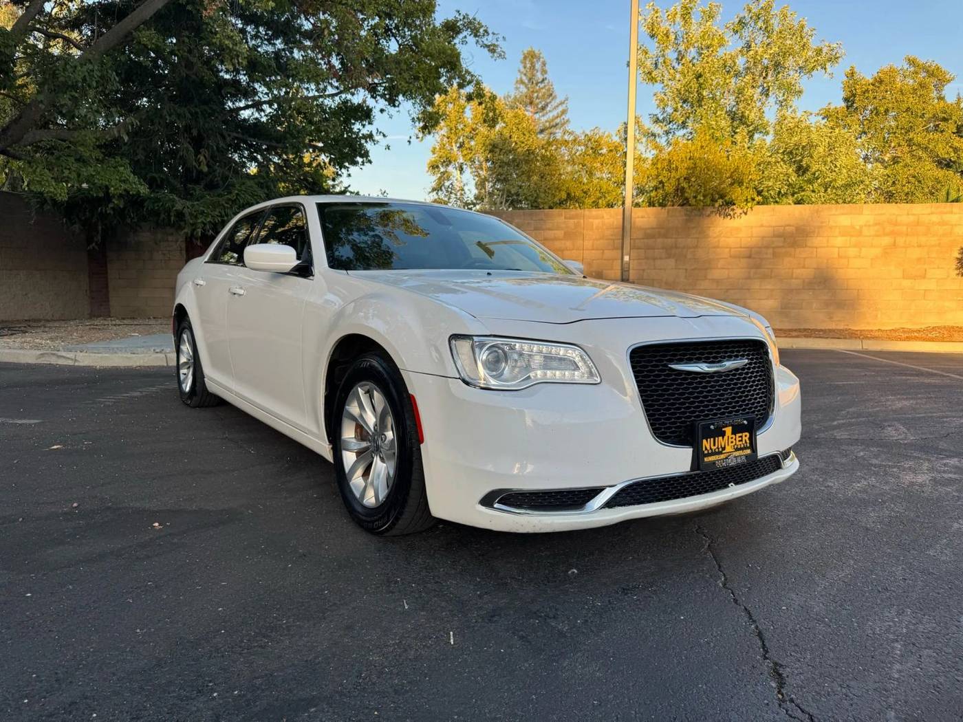 2015 Chrysler 300 Limited — Sedan — 140,970 mi — Sacramento, CA