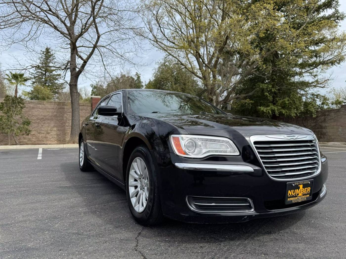 2014 Chrysler 300 Base — Sedan — 104,680 mi — Sacramento, CA