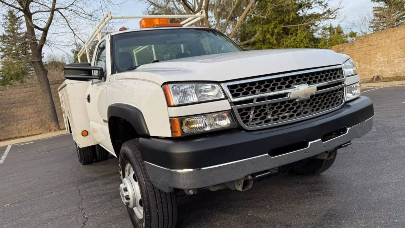 2005 Chevrolet Silverado 3500 Chassis Cab WT — Chassis Cab Truck — 105,620 mi — Sacramento, CA
