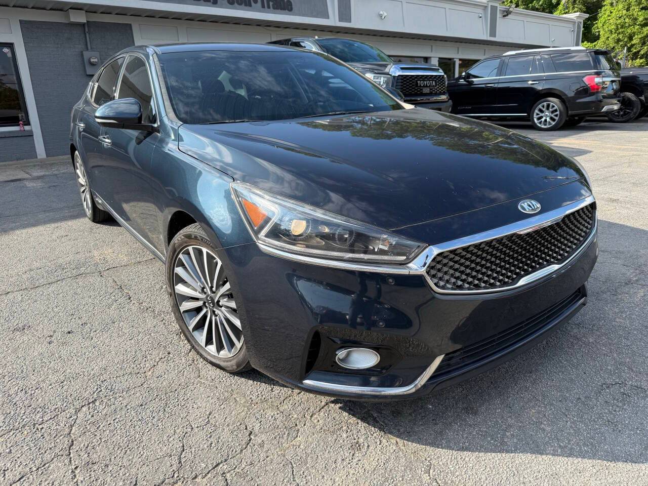 2017 Kia Cadenza Premium — Sedan — 93,800 mi — Snellville, GA