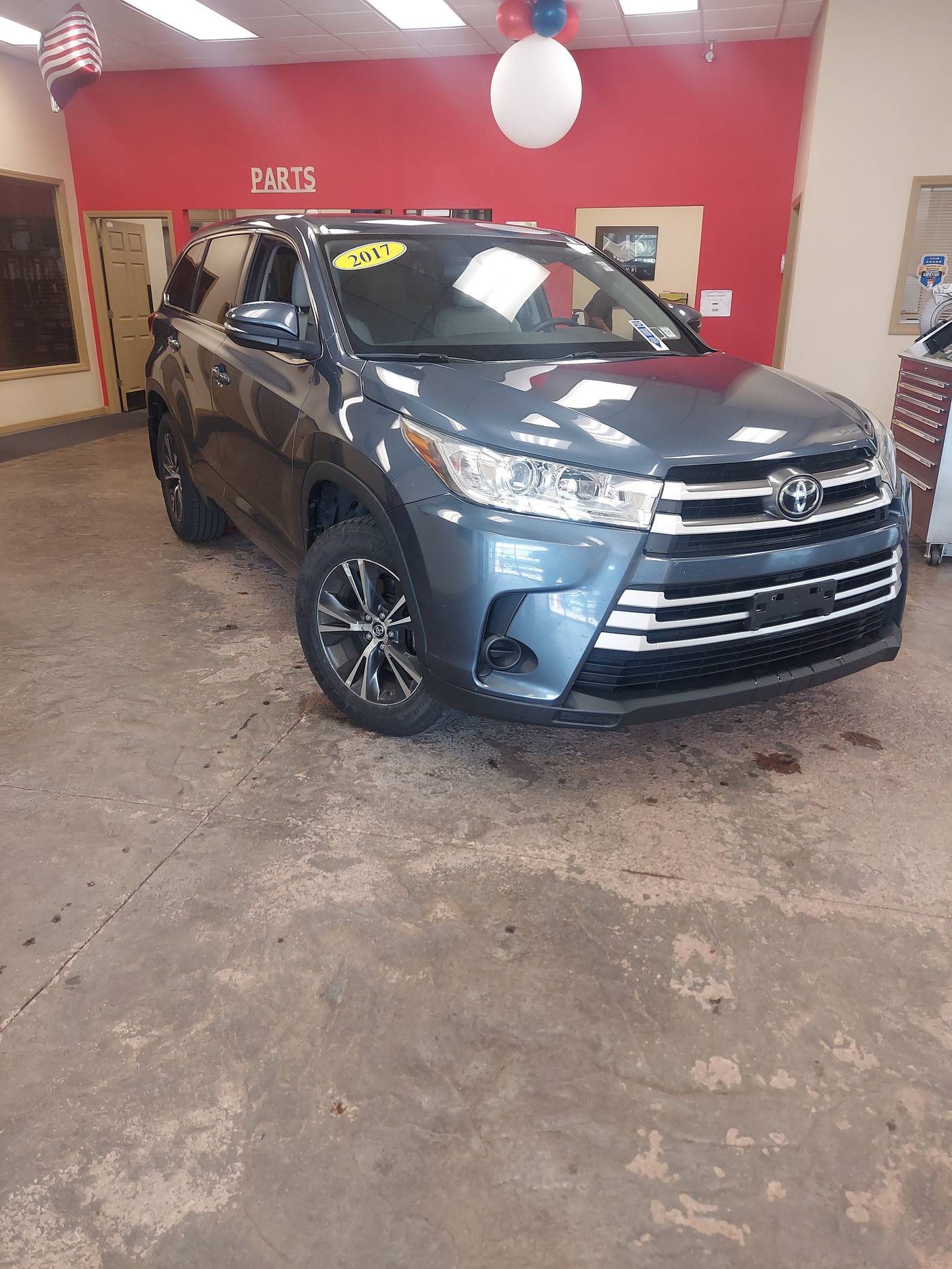 2017 Toyota Highlander LE V6 — SUV — 97,445 mi — Batavia, NY