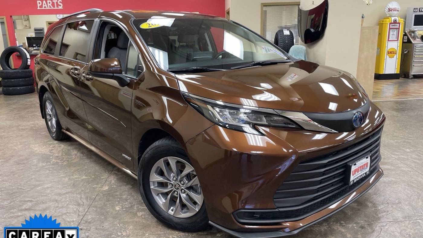 2021 Toyota Sienna LE — Minivan — 32,657 mi — Batavia, NY