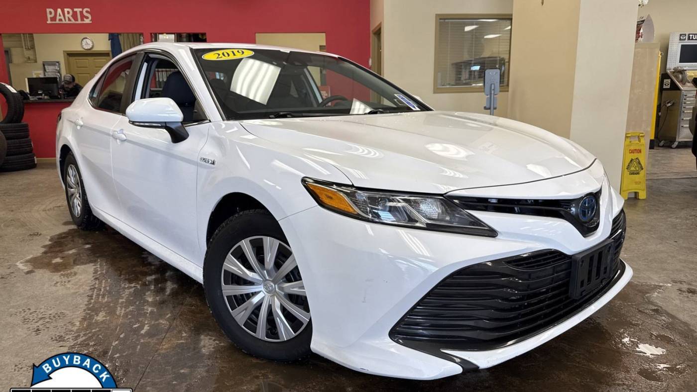 2019 Toyota Camry Hybrid LE — Sedan — 84,732 mi — Batavia, NY