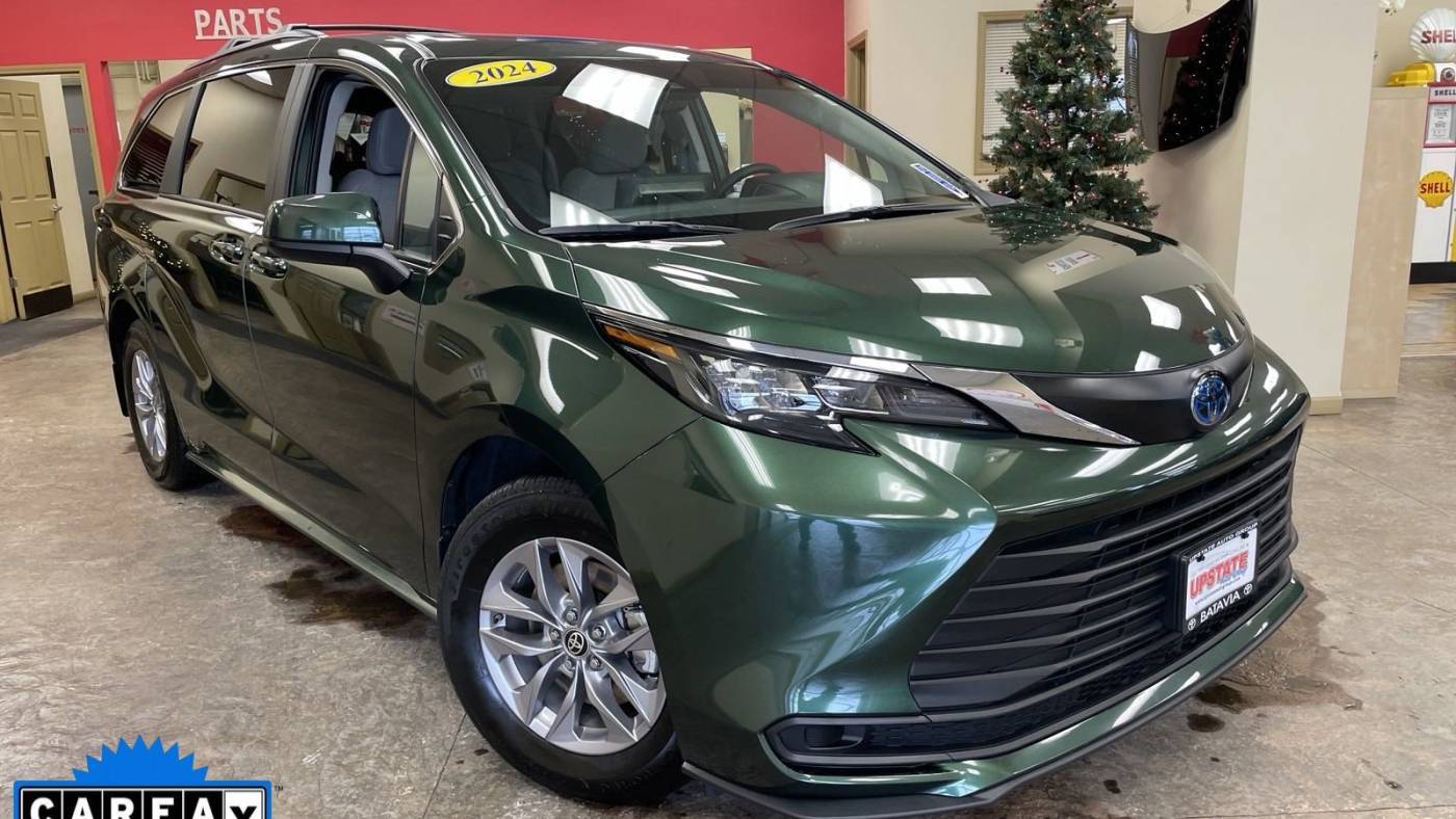2024 Toyota Sienna LE — Minivan — 4,457 mi — Batavia, NY