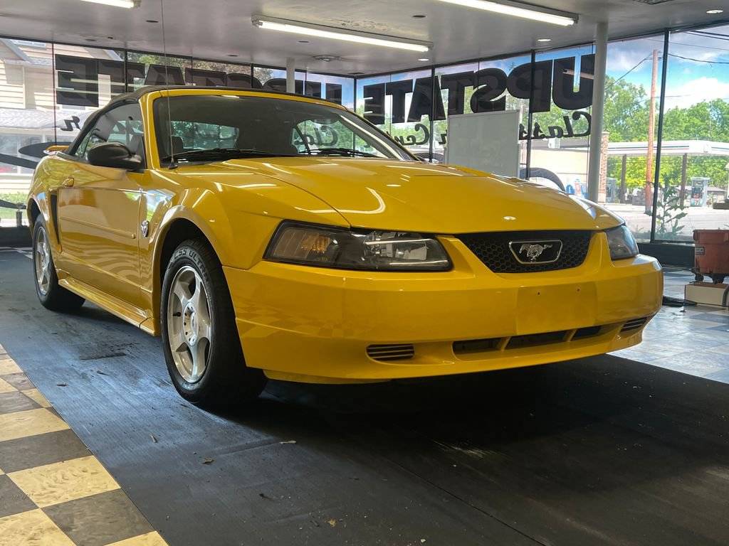 2004 Ford Mustang Deluxe