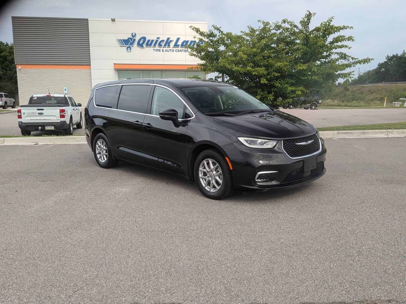 2023 Chrysler Pacifica Touring L — Minivan — 21,487 mi — Prince George, VA