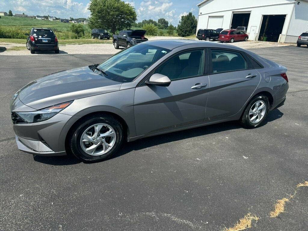 2022 Hyundai Elantra SE — Sedan — 13,307 mi — Carlock, IL
