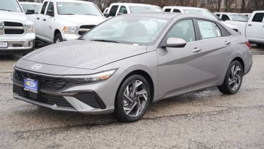 2024 Hyundai Elantra SEL — Sedan — 6,315 mi — Libertyville, IL