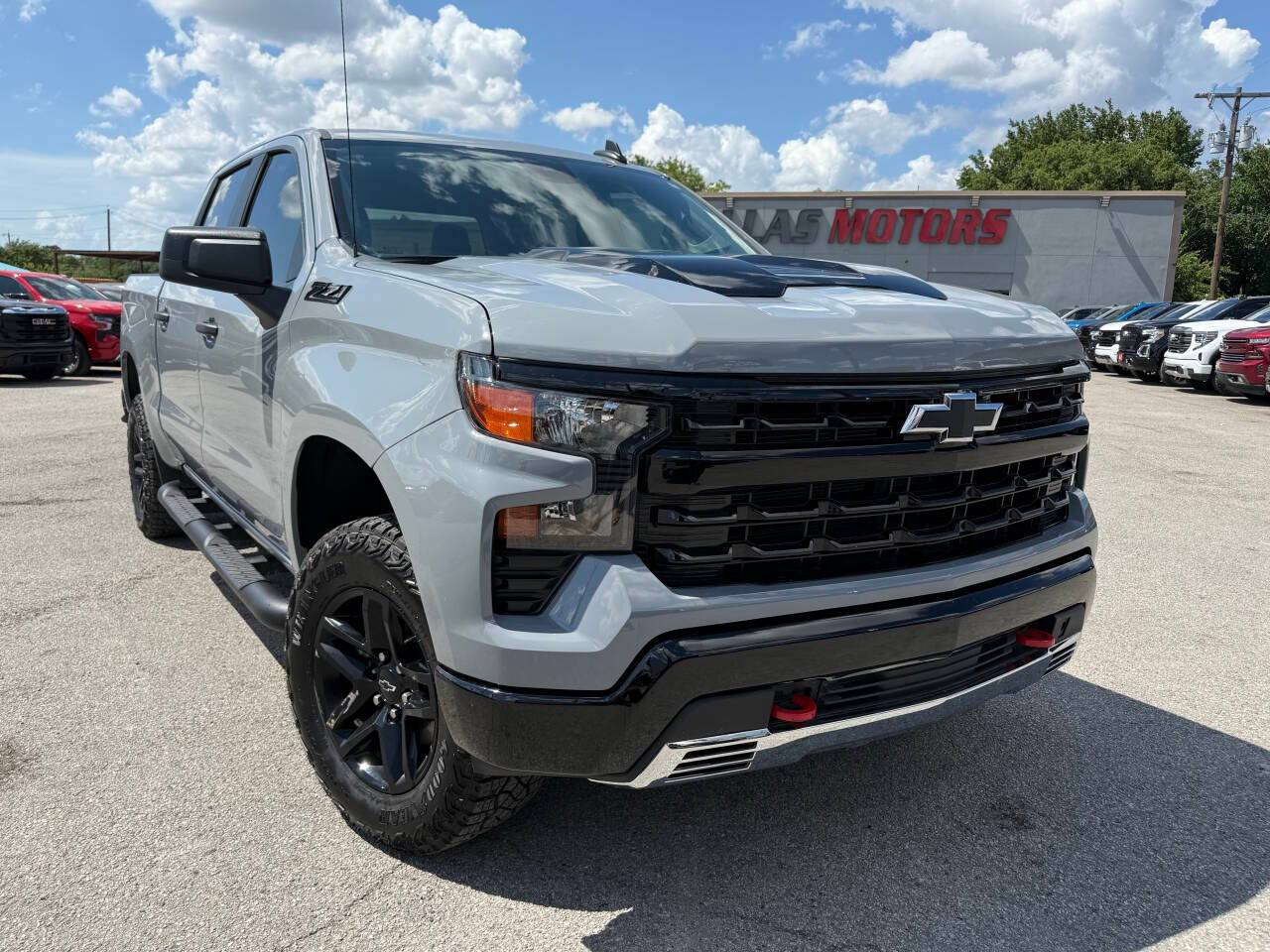 2025 Chevrolet Silverado 1500 Custom Trail Boss — Pickup Truck — 8,167 mi — Garland, TX
