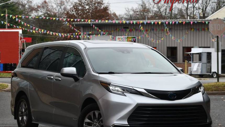 2021 Toyota Sienna XLE — Minivan — 60,655 mi — Manassas, VA