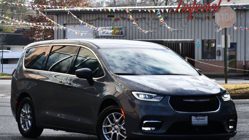 2023 Chrysler Pacifica Touring L — Minivan — 53,651 mi — Manassas, VA