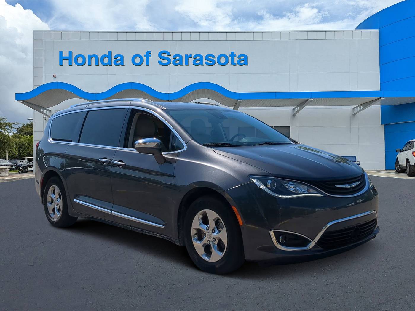 2018 Chrysler Pacifica Hybrid Limited — Minivan — 94,283 mi — Sarasota, FL