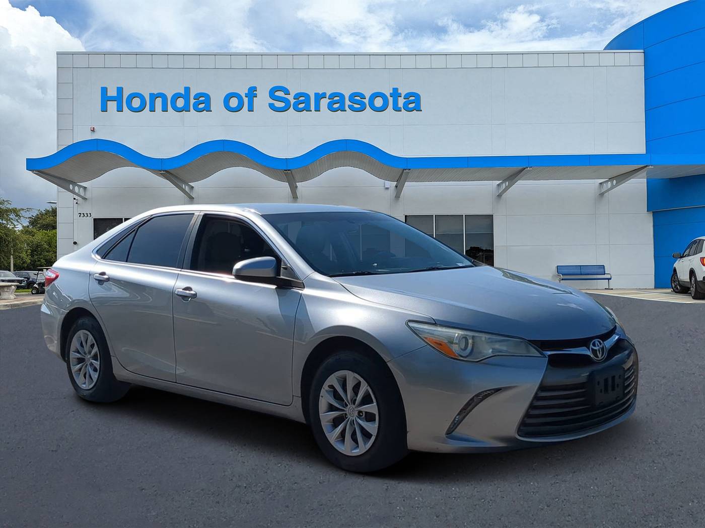 2016 Toyota Camry LE — Sedan — 136,000 mi — Sarasota, FL