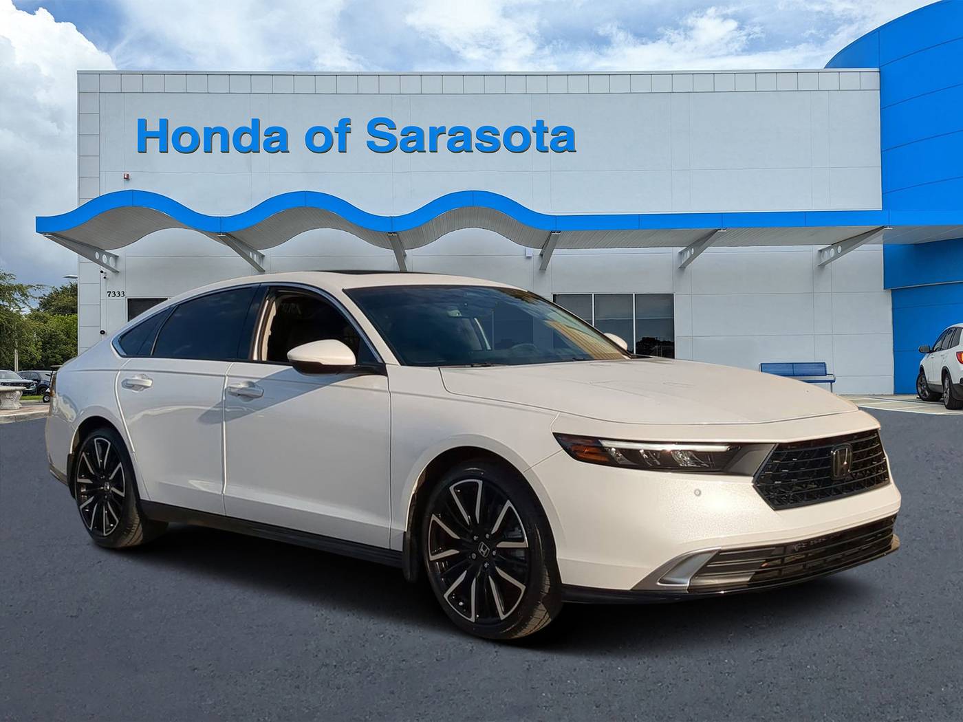 2023 Honda Accord Hybrid Touring — Sedan — 17,510 mi — Sarasota, FL