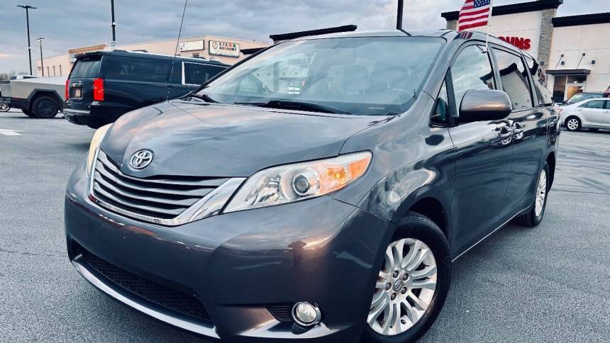 2013 Toyota Sienna XLE — Minivan — 124,044 mi — Philadelphia, PA