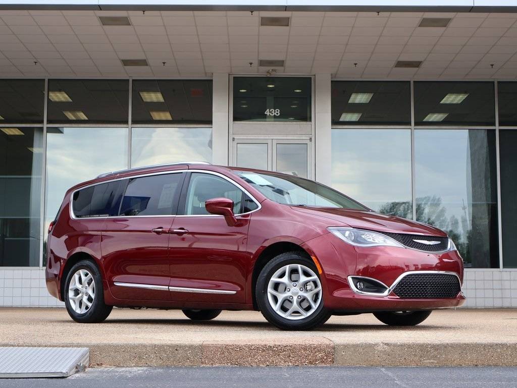 2018 Chrysler Pacifica Touring L — Minivan — 56,759 mi — Springfield, MO