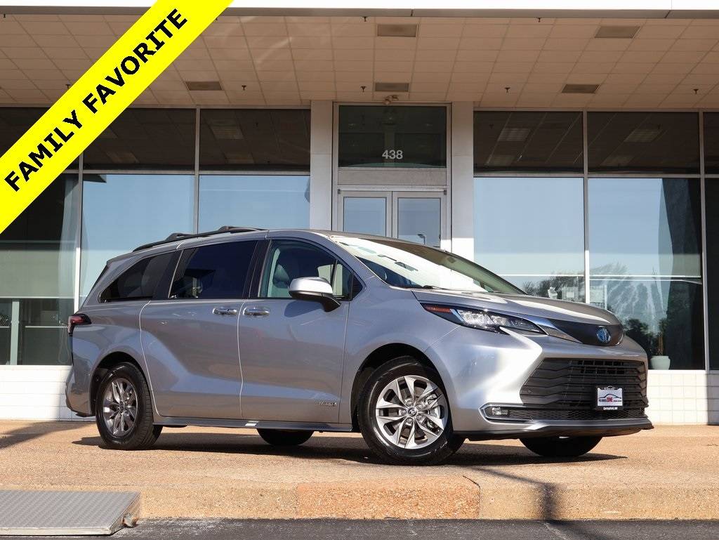 2021 Toyota Sienna XLE — Minivan — 69,242 mi — Springfield, MO