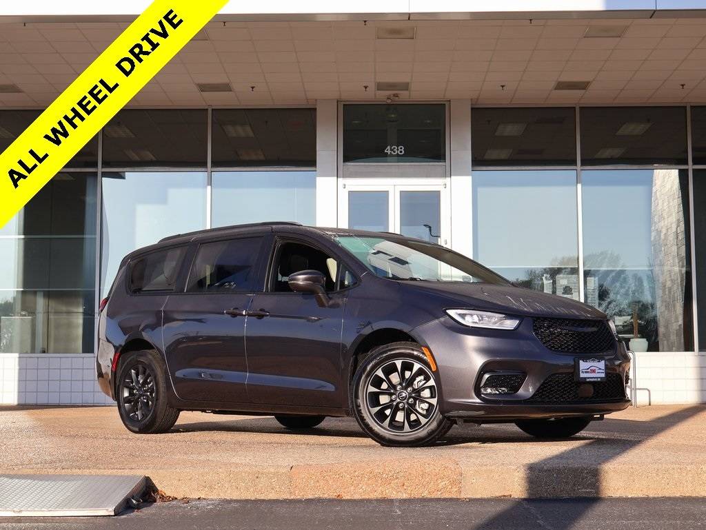 2022 Chrysler Pacifica Touring L — Minivan — 40,713 mi — Springfield, MO