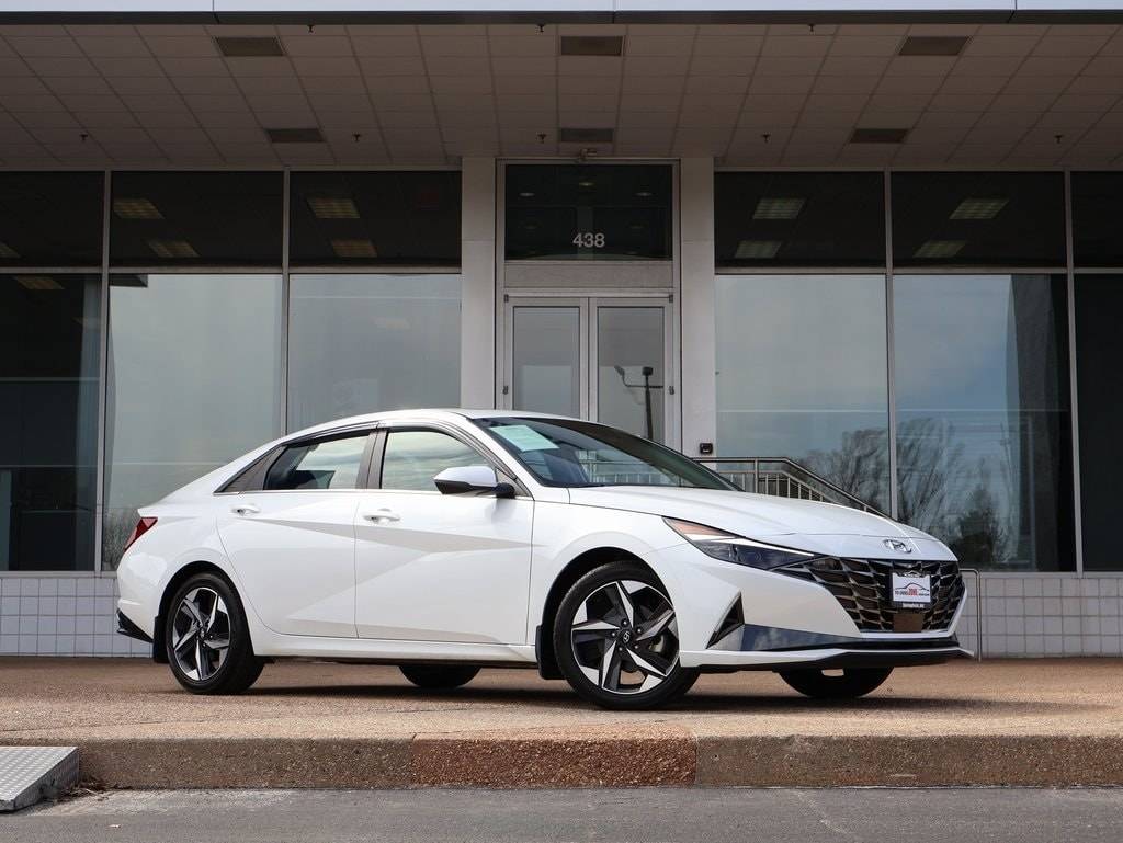 2022 Hyundai Elantra Limited — Sedan — 13,887 mi — Springfield, MO