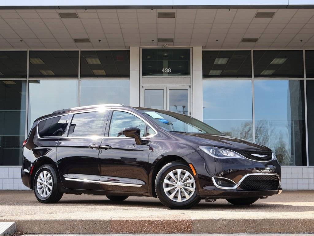 2017 Chrysler Pacifica Touring L — Minivan — 126,226 mi — Springfield, MO