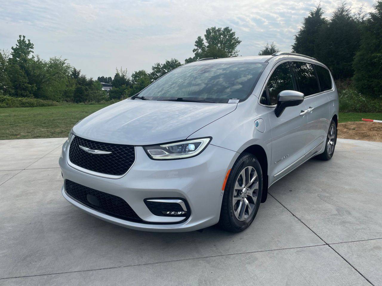 2023 Chrysler Pacifica Hybrid Pinnacle — Minivan — 12,947 mi — Salisbury, NC