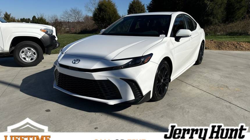 2025 Toyota Camry SE — Sedan — 15,510 mi — Salisbury, NC