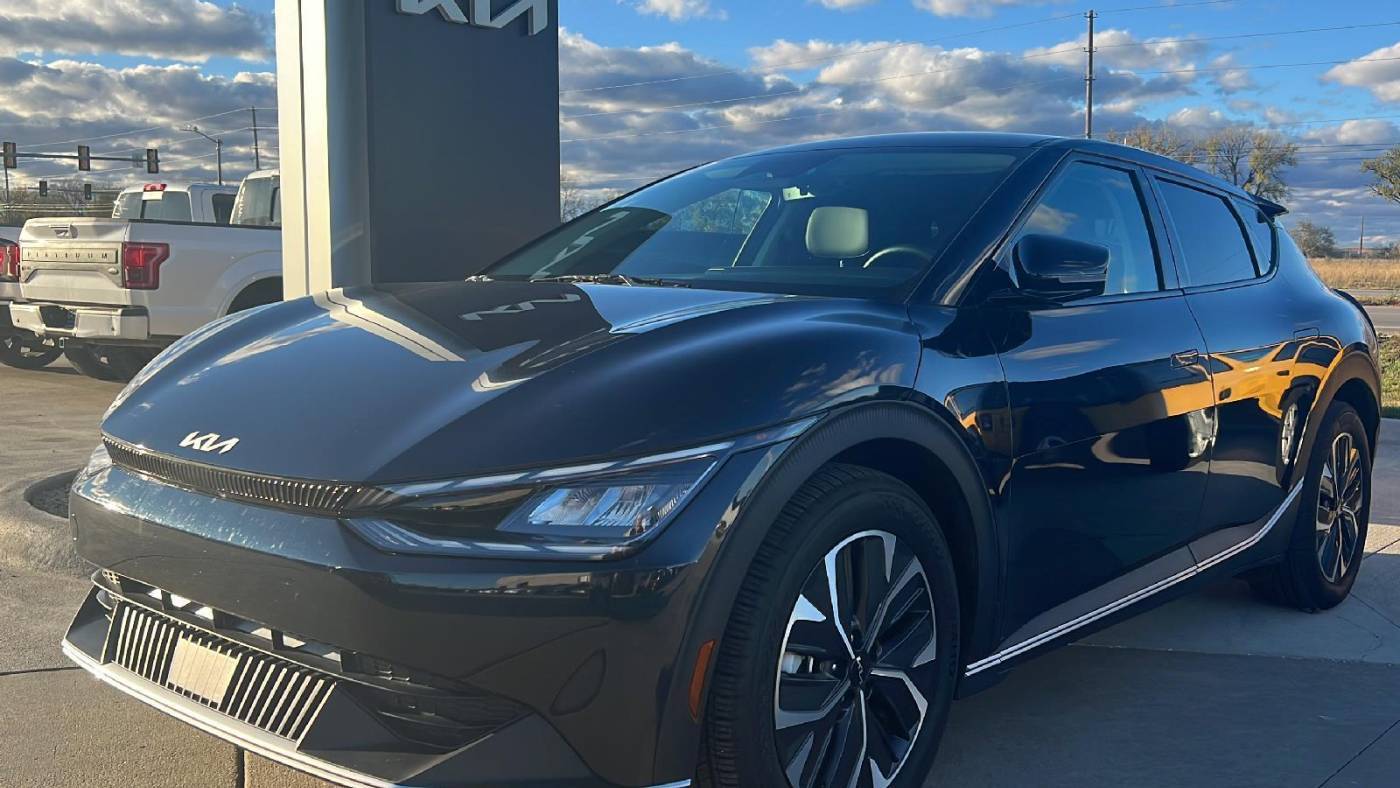 2024 Kia EV6 Light Long Range — SUV — 9,450 mi — Manhattan, KS