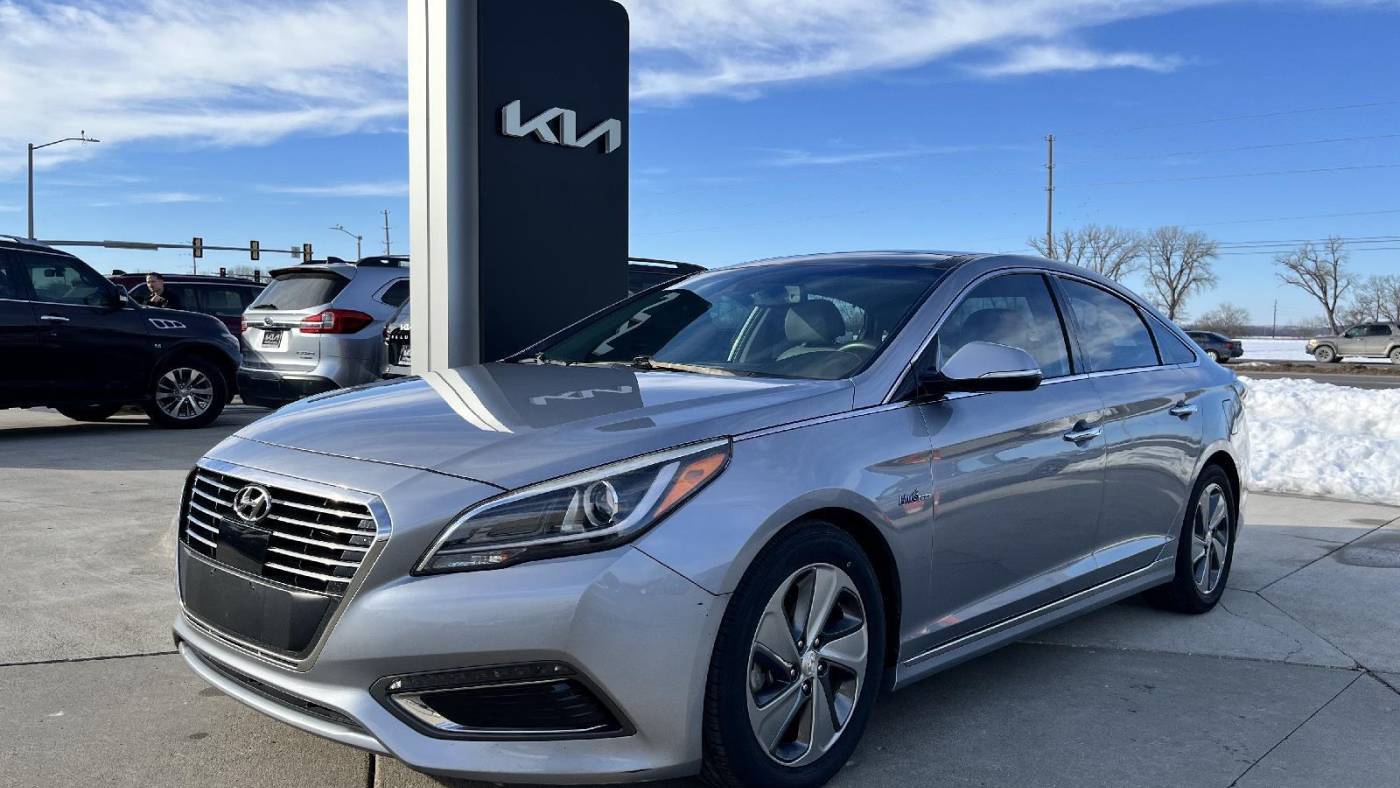 2016 Hyundai Sonata Hybrid Limited — Sedan — 114,403 mi — Manhattan, KS