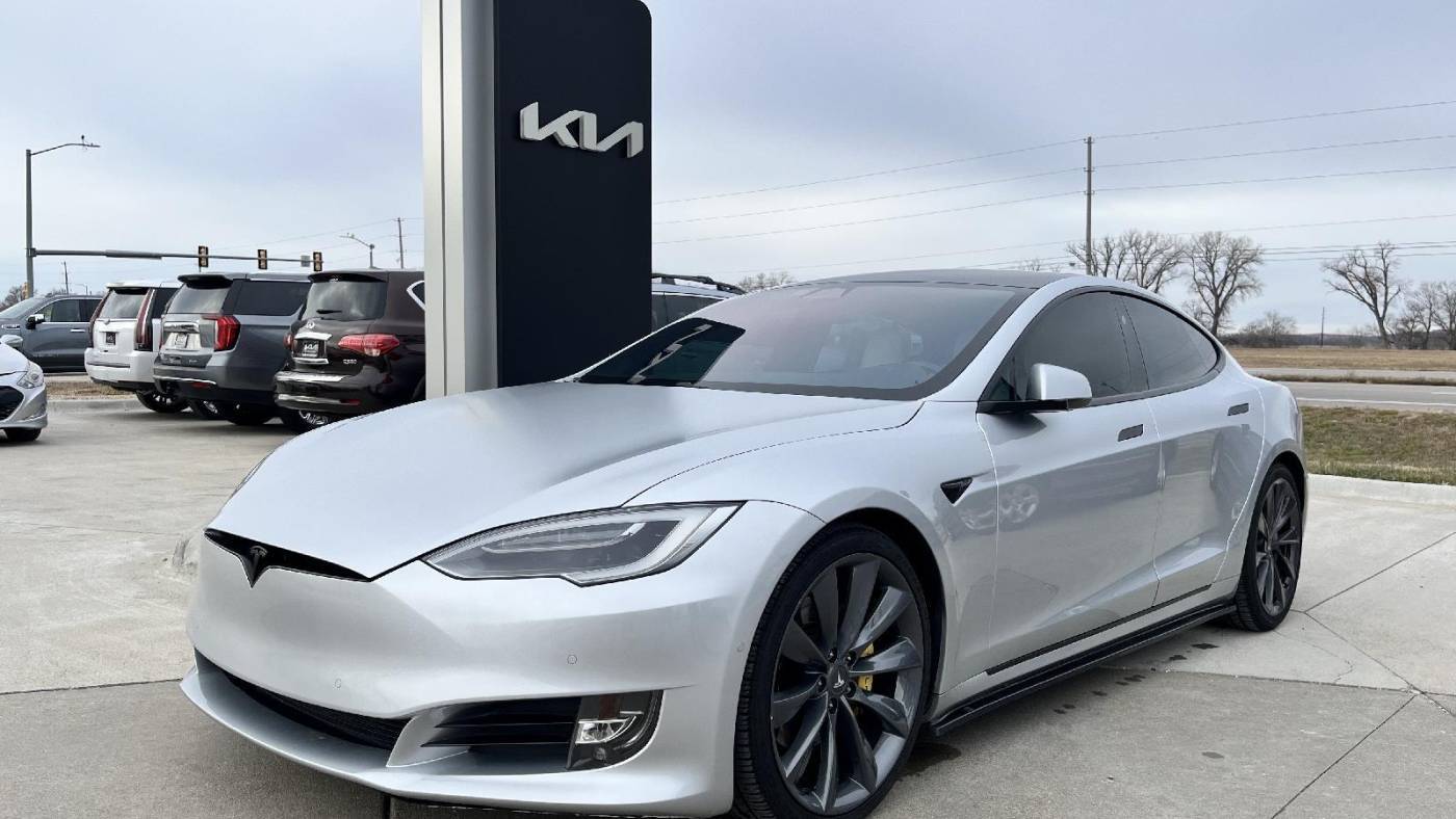 2017 Tesla Model S 75D — Hatchback — 62,302 mi — Manhattan, KS