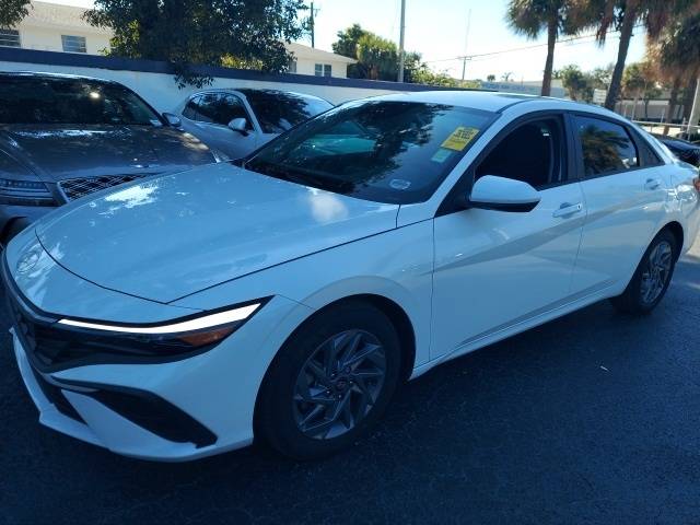 2024 Hyundai Elantra Hybrid Blue — Sedan — 6,567 mi — Delray Beach, FL