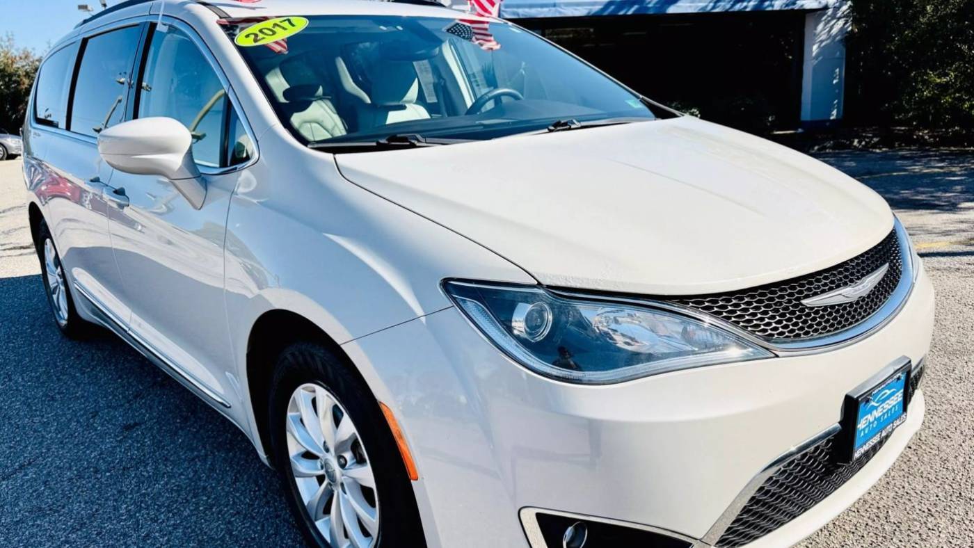 2017 Chrysler Pacifica Touring L — Minivan — 131,281 mi — Virginia Beach, VA