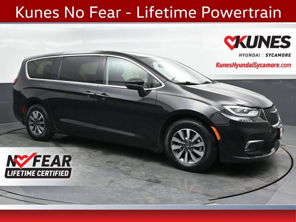 2023 Chrysler Pacifica Hybrid Touring L — Minivan — 71,195 mi — Sycamore, IL