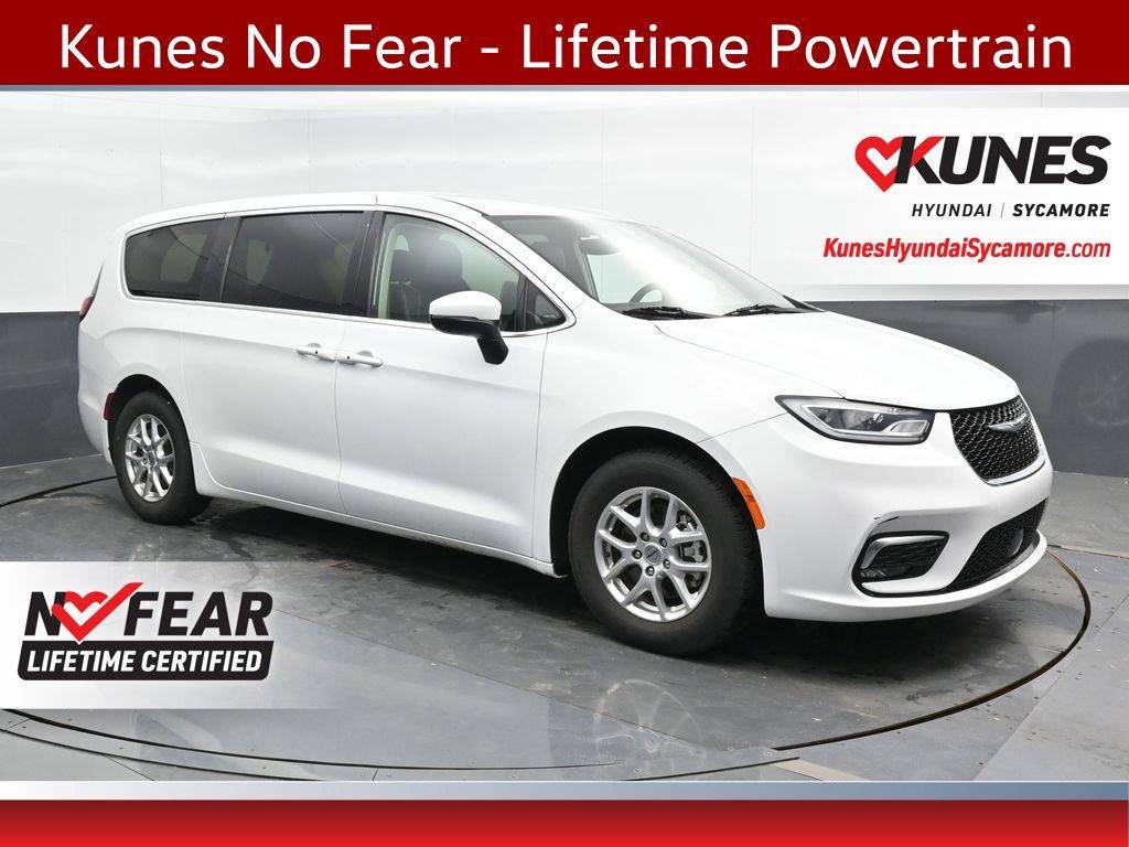 2023 Chrysler Pacifica Touring L — Minivan — 67,578 mi — Sycamore, IL