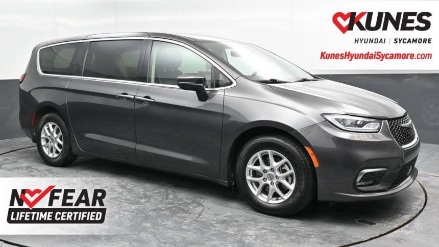 2023 Chrysler Pacifica Touring L — Minivan — 71,402 mi — Sycamore, IL