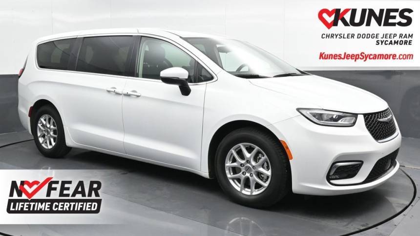 2023 Chrysler Pacifica Touring L — Minivan — 61,242 mi — Sycamore, IL
