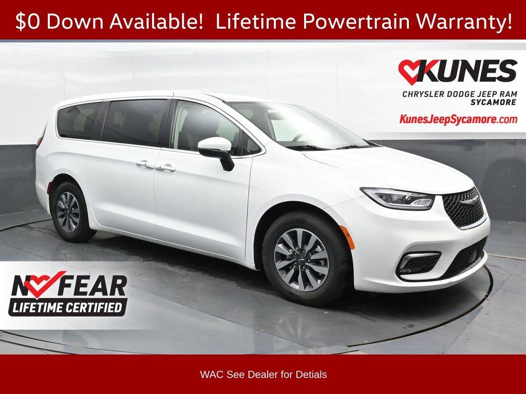 2023 Chrysler Pacifica Hybrid Touring L — Minivan — 55,632 mi — Sycamore, IL