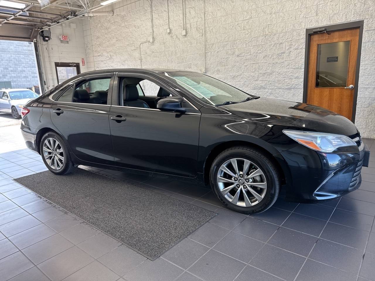 2017 Toyota Camry XLE — Sedan — 120,330 mi — Springfield, MO