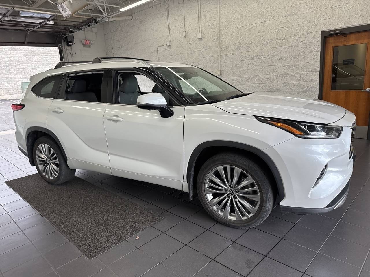 2023 Toyota Highlander Platinum — SUV — 69,593 mi — Springfield, MO