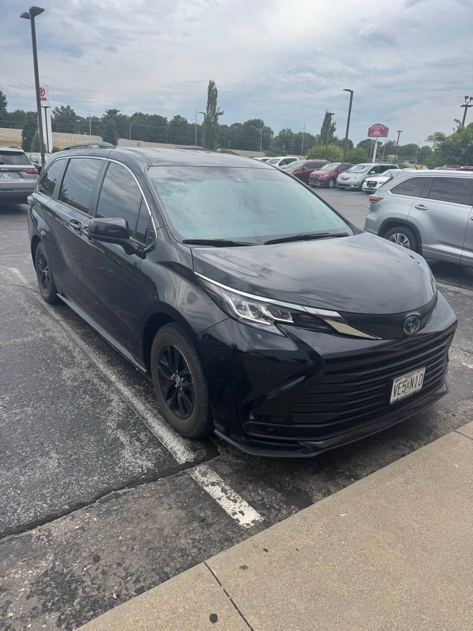 2022 Toyota Sienna LE — Minivan — 65,953 mi — Springfield, MO