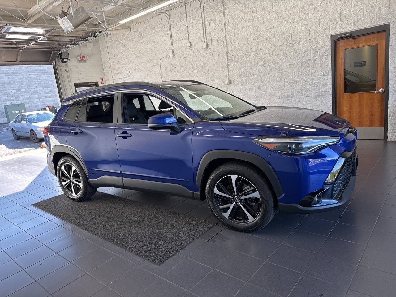 2024 Toyota Corolla Cross Hybrid XSE — SUV — 10,056 mi — Springfield, MO