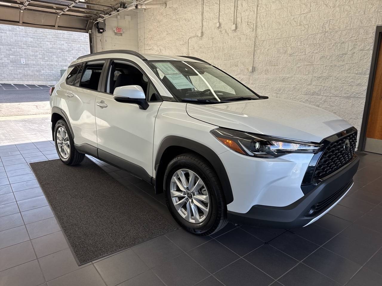 2024 Toyota Corolla Cross LE — SUV — 3,690 mi — Springfield, MO