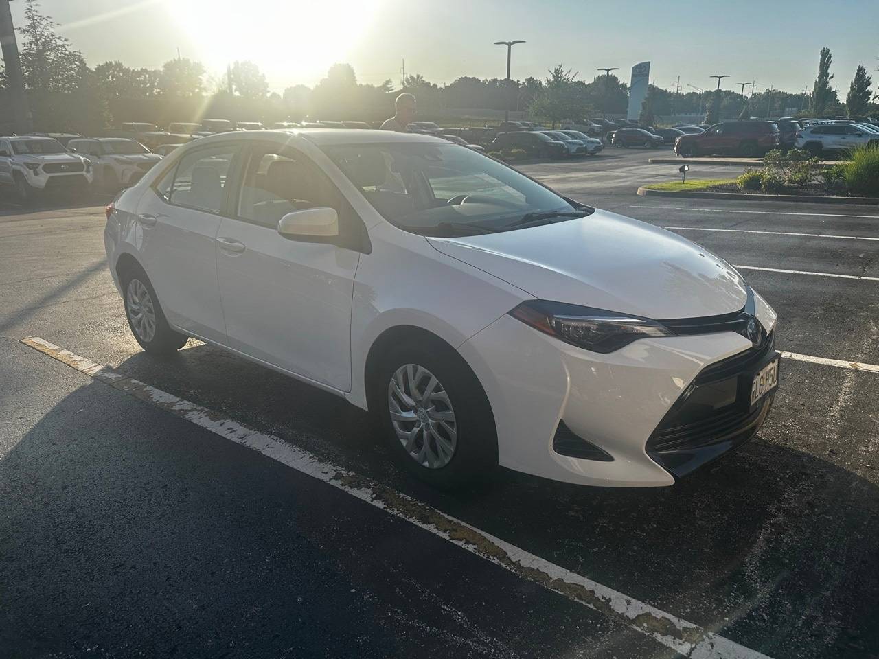 2018 Toyota Corolla LE — Sedan — 104,575 mi — Springfield, MO