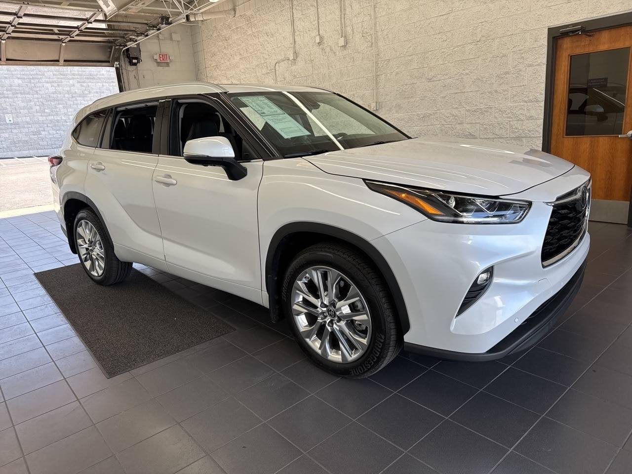 2024 Toyota Highlander Limited — SUV — 6,518 mi — Springfield, MO